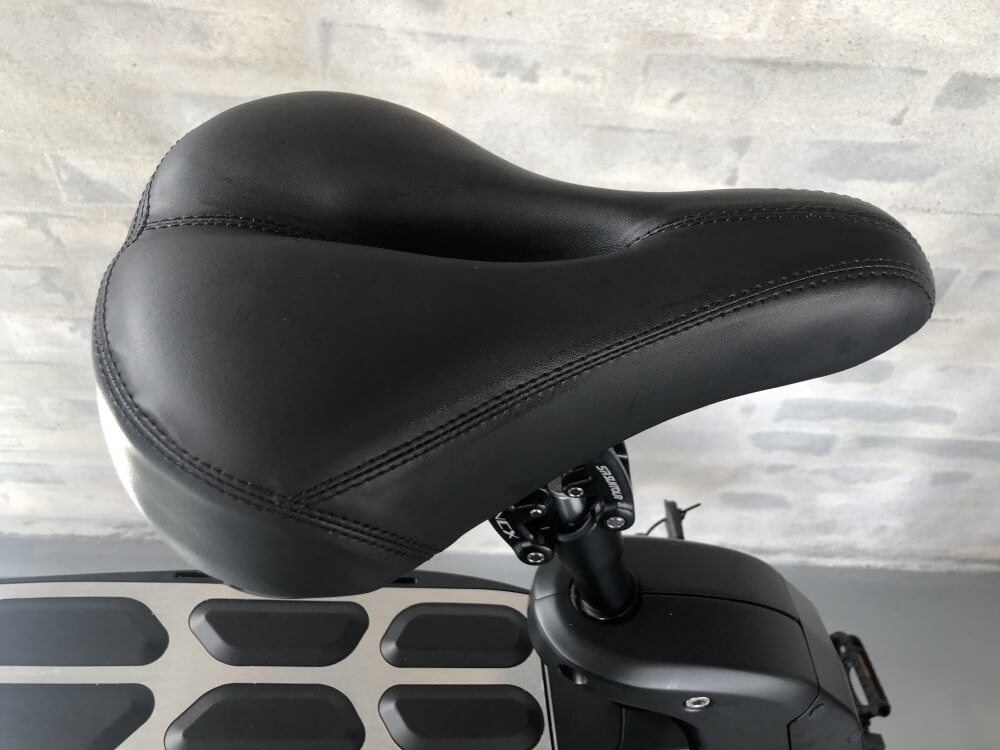 Slime Barry montage Komfort sæde m. Overtræk og lys - Sort til elcykel med integreret baglygte  | EFUTURE