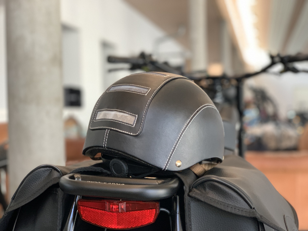 Sort Halo hjelm på eBoss