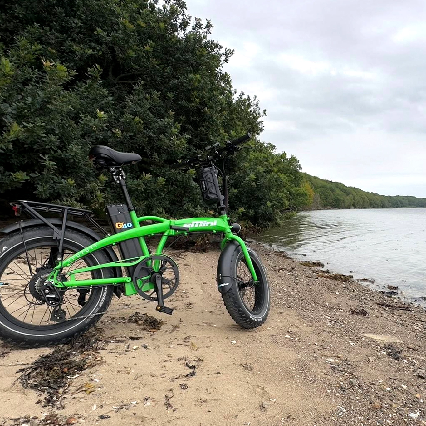 EFUTURE eMini Fatbike Elcykel Grøn ved vandet